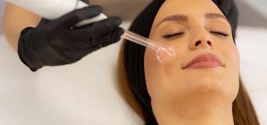 benefit of high frequency facial (3) A high frequency facial is highly valuable for anti-aging purposes.