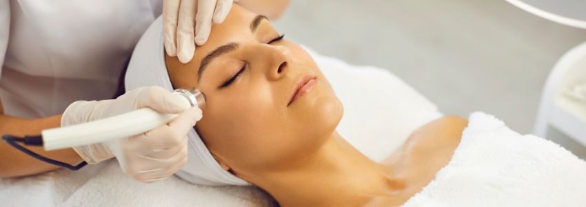 A deep pore cleansing facial is a type of cosmetic facial treatment. It is designed to empty your pores of whatever is clogging them.