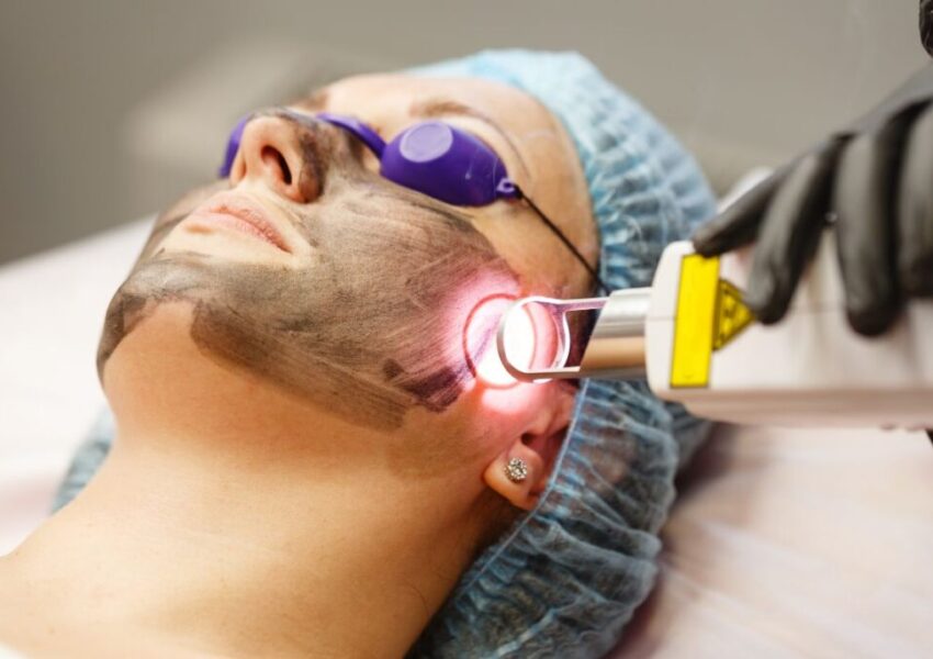 The woman decides to undergo CO2 laser after learning the benefits of CO2 laser.