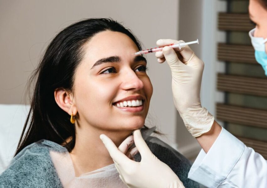 The woman is so happy while undergoing Botox at the age of 20.