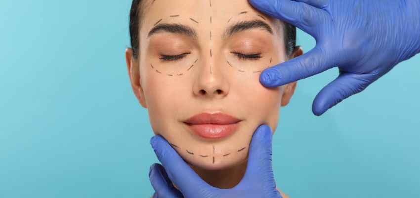 face lift cost (2) A cosmetic surgeon prepares a woman before undergoing facelift surgery.