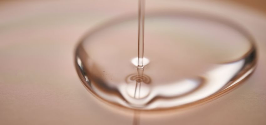 Can you use peptides with retinol (2) A liquid of peptides.